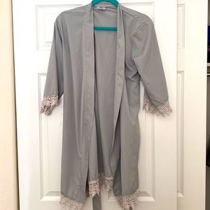 SS weddings M/L gray lace robe with pockets